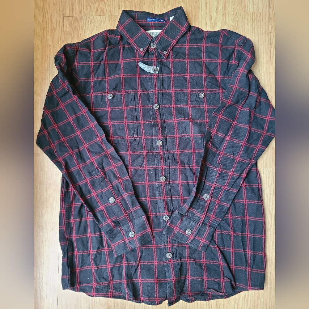 Duluth trading magnetic closure shirt size  medium NWT
